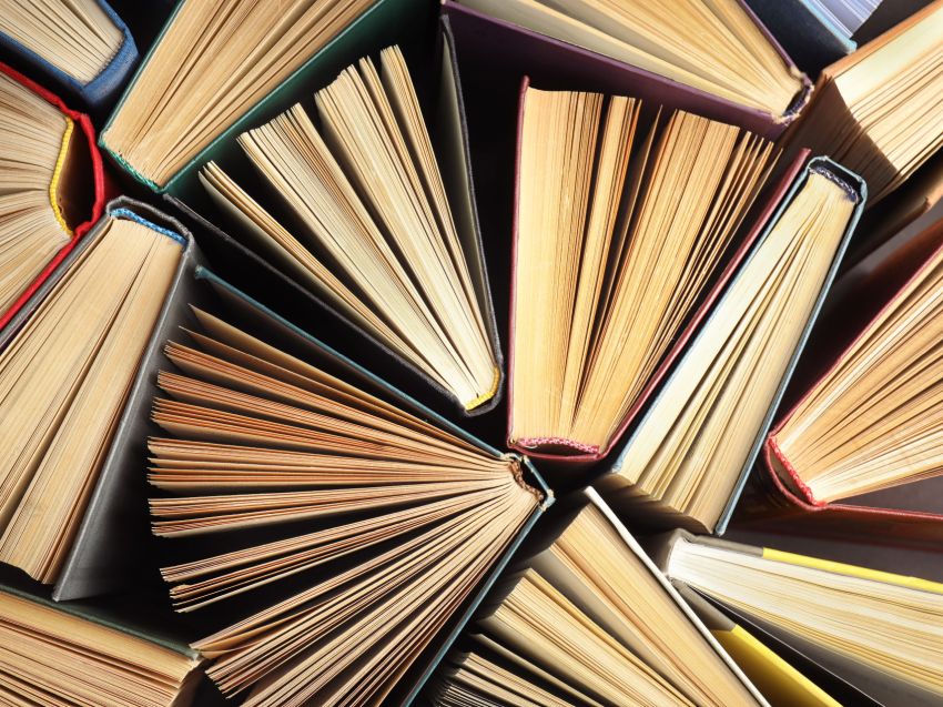 Książki – dlaczego warto je czytać?